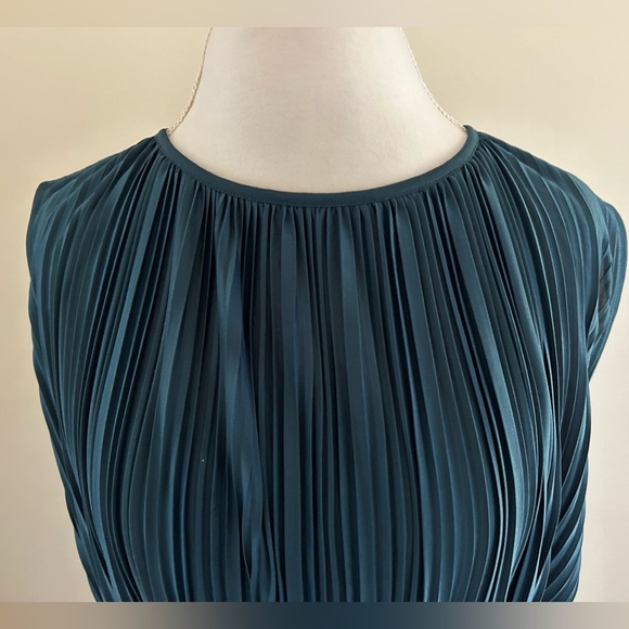 Pretty Green Pleated Dress - Picture 3 of 6